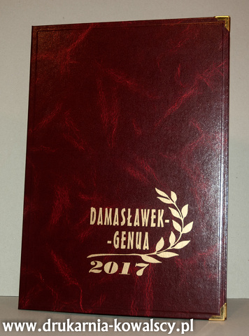 W TECZCE Z GRAWERTONEM
