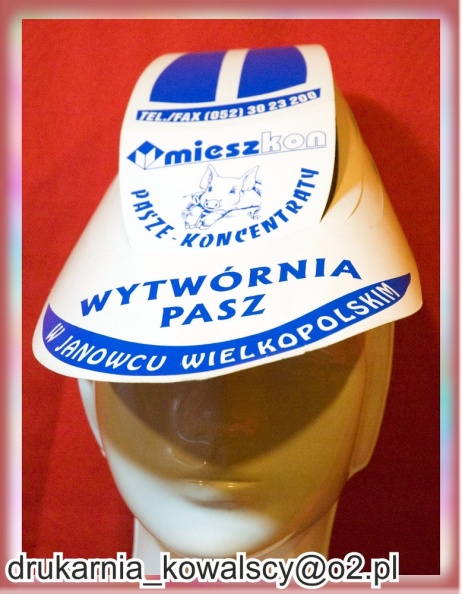 Czapki z kartonu